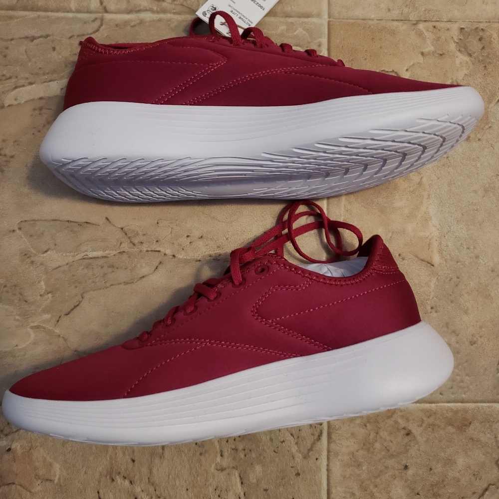 Reebok Women's  Walking Sneakers Size 9.5 NWT!!